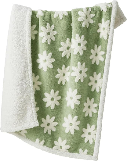 LE SURE Waterproof Dog Blanket for Large Dogs - Washable Double Sided Dog Blankets with Warm Jacquard Shag and Soft Sherpa Fleece, Pet Cat Blanket for Bed Couch Protection, 3D Textured Cloud, Green
